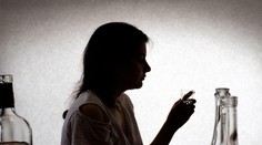 Nepřítomný pohled, křik na žáky. Učitelka ve škole pila vodku, nadýchala tři promile