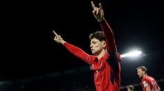 Krejčí jako Rosický. Kapitán reprezentace slavil gól ikonickým gestem