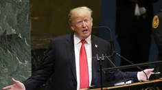 Trump slaví. Peníze pro Pentagon může použít na stavbu hraniční zdi