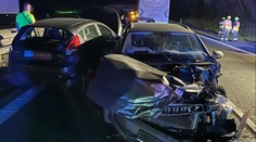 Řidič záchranky pomáhal při nehodě na D11. Vjel do něj opilý řidič a zranil ho