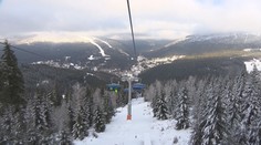 Počasí na horách přeje lyžařům. Skiareály otevírají další sjezdovky