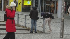 Češi jsou jedním z nejméně přátelských národů. Moc pracujeme a pijeme, říká psychiatr