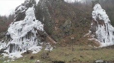 Ledová stěna ve Víru přitahuje lezce. Provozovatelé omezili některé úseky
