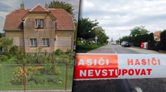 Poplach u Přelouče! Pyrotechnici v domě plném chemikálií
