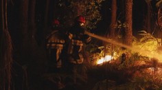 Ve Francii se plameny šíří k oblíbené destinaci. Evakuovali už stovky tisíc lidí