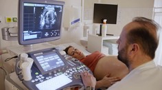 Dvojčátka v ohrožení! Máma trpí vážnou nemocí, strach mají i lékaři