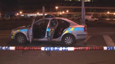 Muž se snažil utéct z policejního auta, zemřel. Policisty teď soudí