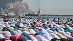 Muslimové slavili konec ramadánu. Překvapí vás, odkud je tato fotka!