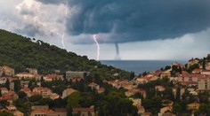 Chorvatsko zasáhly silné bouřky, auta se brodila ulicemi! VIDEO