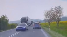 Šílené přejíždění. Lidé chtějí pro řidiče doživotní zákaz, policie byla mírnější