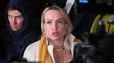 Po protestu v živém vysílání ji zavřeli. Teď má ruská novinářka novou práci