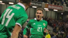 Fotbalová onanie! Hráč byl na mol a nemravně se ukájel na ulici