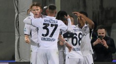 Neapol ve šlágru Serie A zostudila Fiorentinu a vyhoupla se do čela ligy