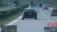 Šílenec se řítil po dálnicí 224 km/h! Neskutečné, na co se vymlouval!