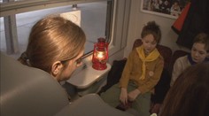 Skauti opět rozvážejí betlémské světlo. Potkat je můžete v tramvaji i na nádraží
