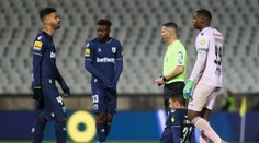 Tým hrál kvůli covidu v 9 lidech. Pak simuloval zranění, aby si vynutil konec