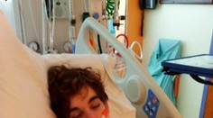 Alec (14) snědl sendvič, lékaři pak 100 dní bojovali o jeho život