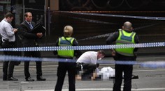 Útok v Melbourne. Muž pobodal tři lidi, policie ho zastřelila. VIDEO