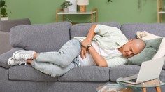 Sedm příznaků vážného onemocnění jater. Poznat to můžete i podle kůže