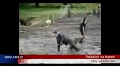 VIDEO: Holky rády fotbal v bahně!