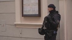 Česko zpřísnilo bezpečnostní opatření. Policie hlídá objekty USA a Izraele
