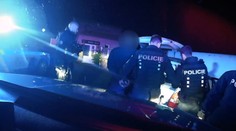 Muži se před barem v Praze poprali kvůli ženě. Dva jsou v nemocnici