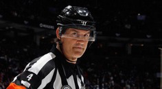 Zkušený sudí NHL opět baví, po verdiktu se mohli komentátoři smíchy potrhat