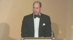 Přál bych si být s vámi, řekl Harry na akci pro Dianu. William před bratrem utekl