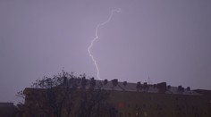 Česko zasáhly nejsilnější bouřky letošního léta. Desetitisíce lidí jsou bez proudu