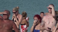 Turisté v šoku! Přímo na pláži vykopali tělo mrtvé ženy! VIDEO