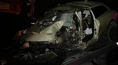 Auto přerazilo u Prahy strom, řidič na místě zemřel