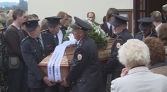 Blízcí pohřbili oběti nehody, v níž figuruje sexuolog Weiss
