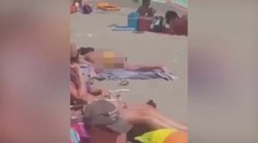 Sex na pláži: Děti si hrály, žena před nimi masturbovala! VIDEO