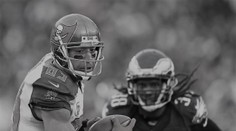 Záhadná smrt. Bývalou hvězdu NFL našli bezvládně ležet v hotelu