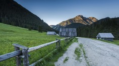 Šílenství v Tatrách: Obří dav vzal útokem oblíbenou dolinu. Šokující video