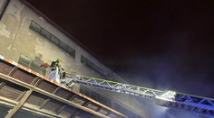 Požár zachvátil halu s nábytkem v Praze. Škoda je 1,5 milionu korun