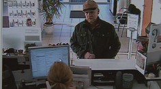 Zloděj vykradl banku, pak se šel sám udat! Znáte ho? DEJTE NÁM VĚDĚT!