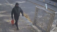 Zloději si z pražské provozovny odnesli miliony. Policie žádá o pomoc