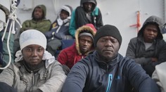 Po týdnech na pevné zemi. Malta přijala padesátku migrantů z lodí!