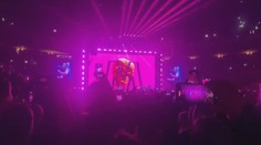 VIDEO: Prahu rozzářila show legendárních depešáků. Na pódiu to pořádně rozjeli