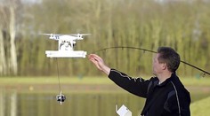 VIDEO: Na prut zapomeňte. Na ryby si berte jedině dron!