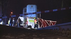 Řidič zemřel pod koly lokomotivy. Výstraha na přejezdu ho nezastavila