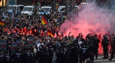Protesty v Sasku: Po vraždě se střetly davy, několik zraněných