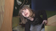 Lucinka trpí vzácnou nemocí. Špatné zprávy už nečtu, pláče maminka