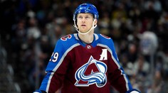 Rozjetého MacKinnona nezastavil ani Rittich. Špatná forma Kings pokračuje