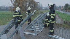 Mobilní stěna ochrání obce před velkou vodou. Hasiči ji postavili za 20 minut