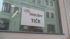 Trojice inspektorů měla podvádět s pracovními osvědčeními. Hrozí jim až 10 let