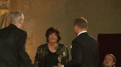 Lorencová na Hradě klopýtla a lidé mají jasno: Asi viróza, smějí se jí