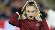 Sexy fotbalistka se ukázala bez make-upu. Fanoušci ji za to zkritizovali