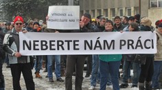 Lidé ze strojíren zuří: Firma nemá na mzdy, dluží jim 25 milionů